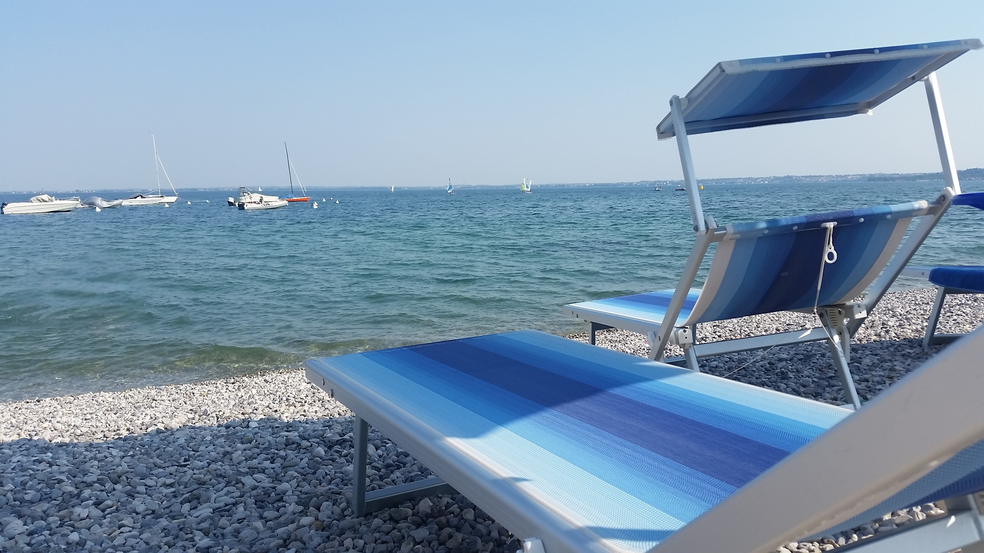 Spiaggia vista lago 1