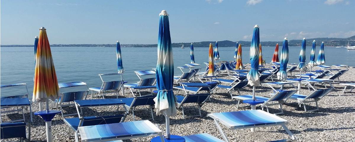 Moniga Beach-Strand mit Service